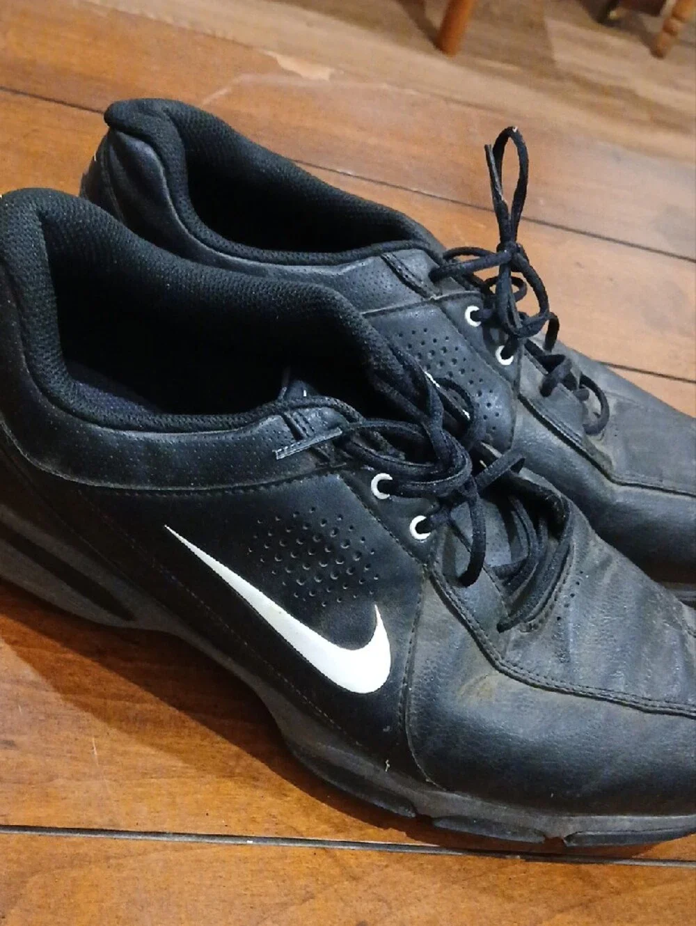 Nike Men's Black and White Athletic Sneakers